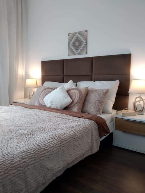Bed, Garden view