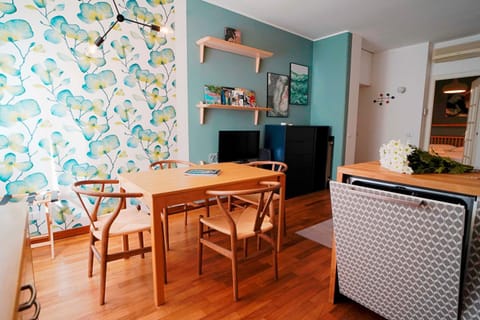 TV and multimedia, Living room, Dining area