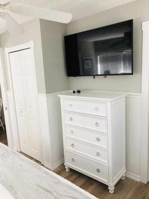 Amazing beach getaway pool condo by the beach House in Bradenton Beach