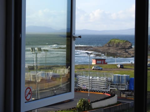 Seashell Cove Bundoran Luxurious Sea View Free Wifi Netflix Sleeps 5 Apartment in County Donegal