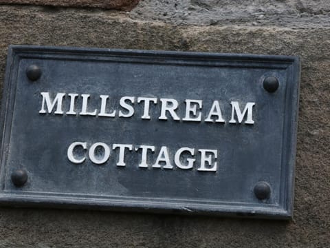 Millstream Cottage House in Castleton