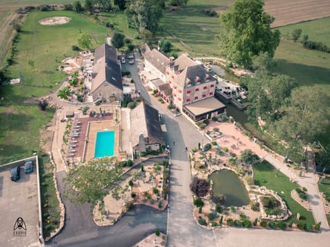 Bird's eye view, Swimming pool