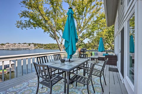 Boat Dock, Furnished Deck! Lakefront Ozarks Home House in Village Four Seasons