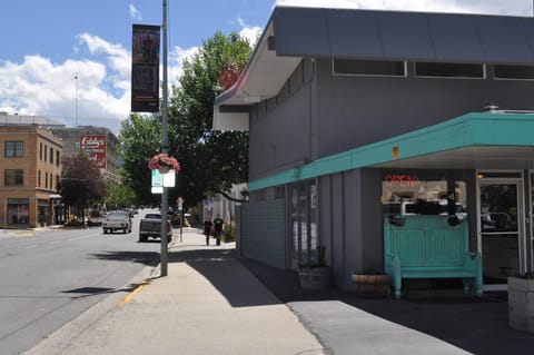 Facade/entrance, Neighbourhood, Street view