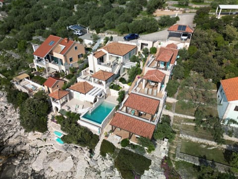 Day, Natural landscape, Location, Parking