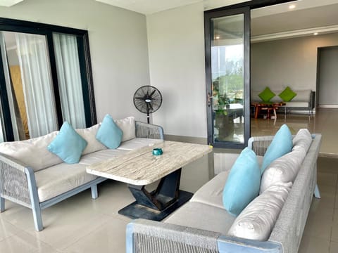 Living room, Seating area, fireplace, air conditioner