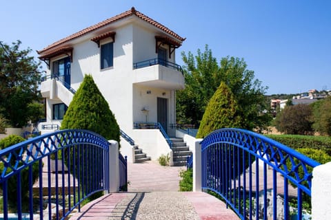 Property building, Facade/entrance, Garden