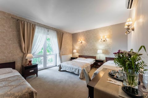 Coffee/tea facilities, View (from property/room), Balcony/Terrace, Photo of the whole room, Decorative detail, Garden view
