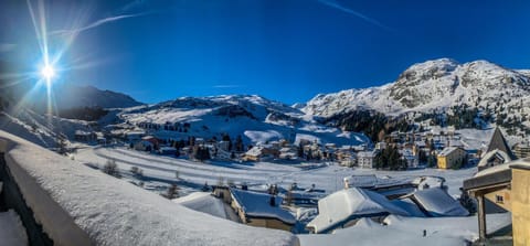 Ferienwohnung in den Bergen mit grosser Terrasse Apartment in Canton of Grisons