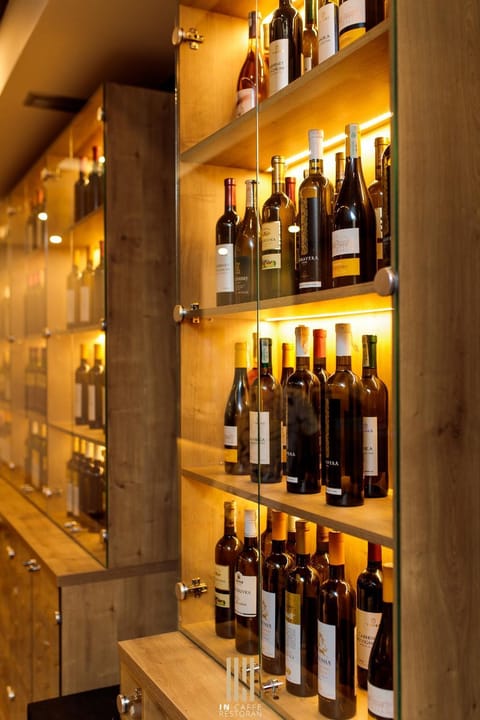 Lounge or bar, Alcoholic drinks