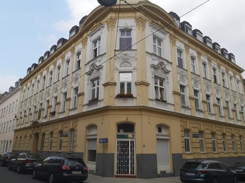 Property building, Neighbourhood