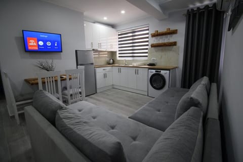TV and multimedia, Kitchen or kitchenette, Living room, Seating area