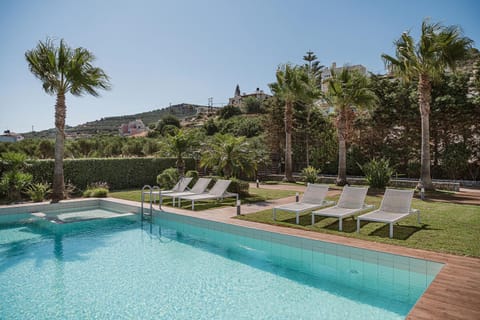 Spring, Day, Natural landscape, Garden, Garden view, Mountain view, Pool view, Swimming pool, sunbed