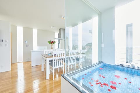 Dining area, Swimming pool
