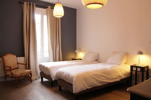 Marceau - view on Cathedral and Place des Epars Apartment in Chartres