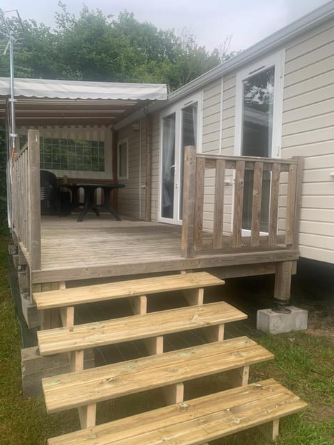 Mobil Home 10 M et Mme COLAS Campground/ 
RV Resort in Normandy