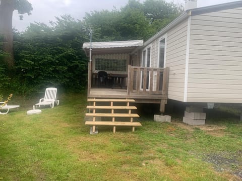Mobil Home 10 M et Mme COLAS Campground/ 
RV Resort in Normandy