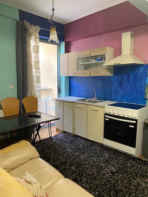 Apartment with barbecue 1 km beach Apartment in Alimos