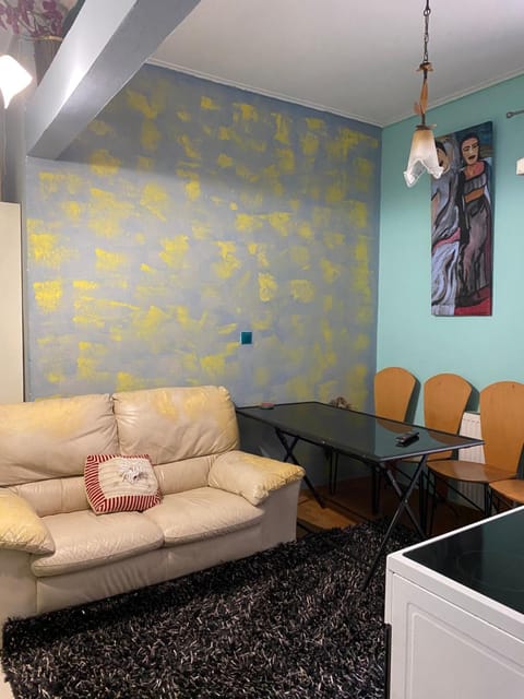 Apartment with barbecue 1 km beach Apartment in Alimos