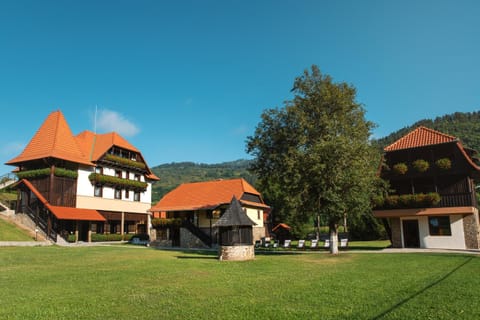 Restaurant/places to eat, Garden, Balcony/Terrace, Area and facilities