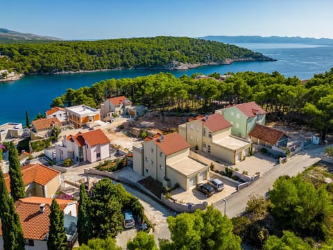 Property building, Natural landscape, Beach, Beach, Sea view, Location, Parking