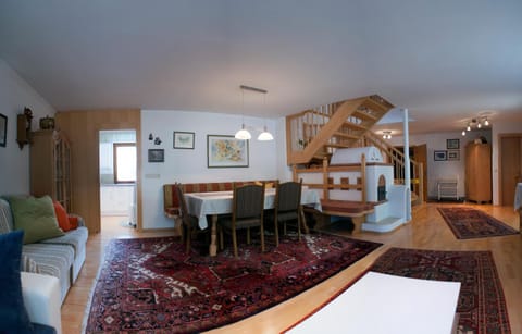 Seating area, Dining area