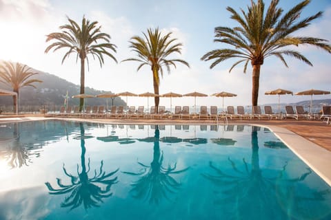 Natural landscape, Balcony/Terrace, Beach, Pool view, Sea view, Swimming pool