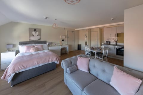 Hereford City Centre - Apartment 9, Isabella House - Modern Apartment In The Heart of The City - Sleeps 4 Guests - Hosted by RENTMYHOUSE Apartment in Hereford