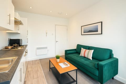 2 Bedroom Apartment Near City Centre, Uni & Parks! Apartment in Cardiff