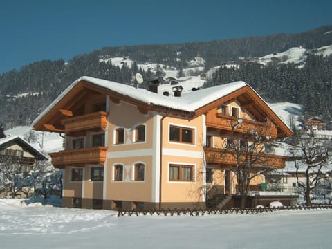 Property building, Facade/entrance, Winter