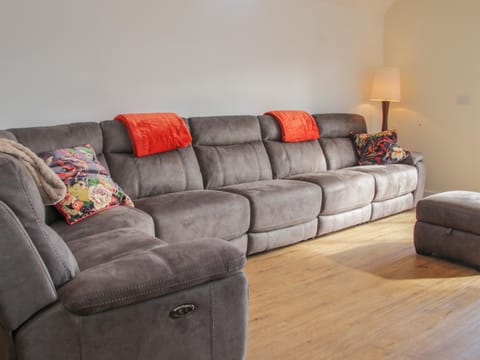 Black Lion Barn Retreat House in Wales