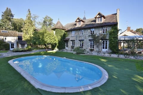 Swimming pool, Swimming pool