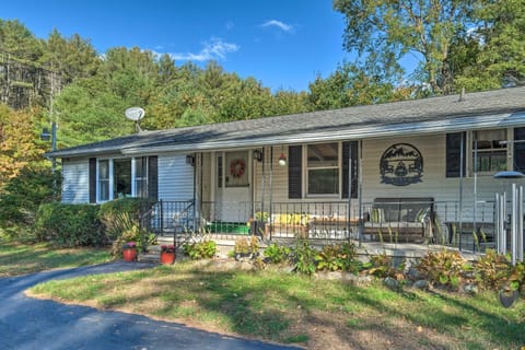 Woodsy Diamond Point Getaway - 5 Mi to Lake George House in Bolton