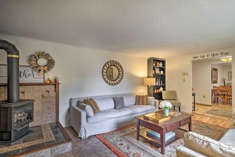 Woodsy Diamond Point Getaway - 5 Mi to Lake George House in Bolton