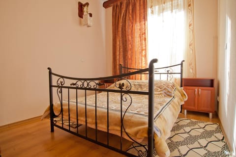 Day, Photo of the whole room