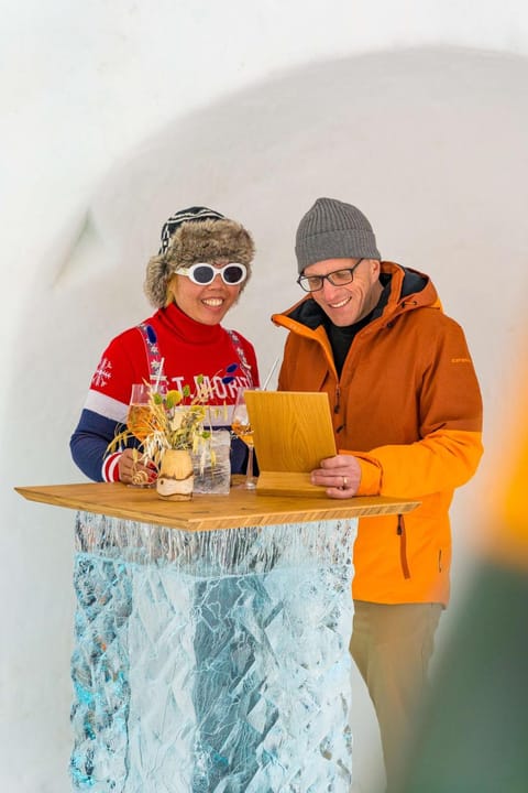 Food and drinks, Guests