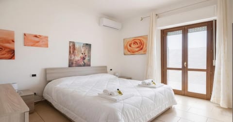 Bedroom, towels, air conditioner