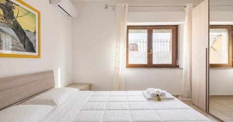 Bedroom, towels, air conditioner