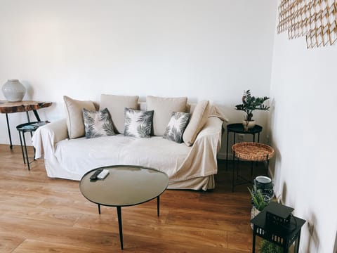 HOME SWEET HOME 2 pièces 42 m2 Chambre, salon, cuisine, grande terrasse, parking proche centre ville et mer Apartment in Bastia