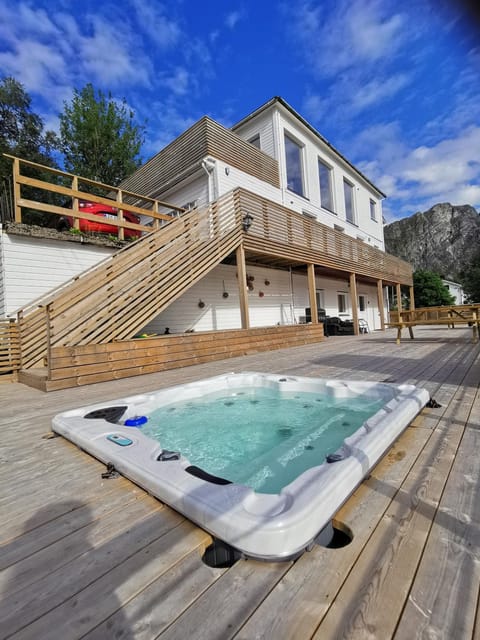 Waterfront Senja 2 Apartment in Nordland, Norway
