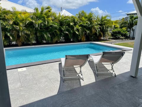Day, Garden, Pool view, Swimming pool, sunbed