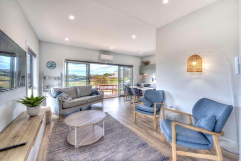 Balcony/Terrace, Living room, Seating area, Quiet street view