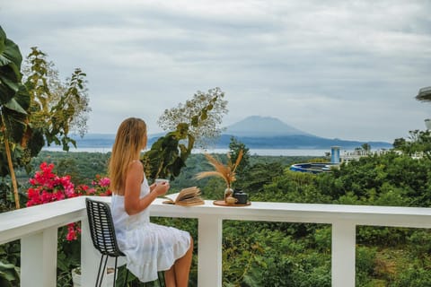 Balcony/Terrace, Mountain view