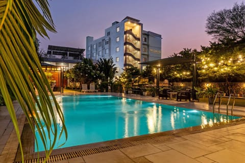 Swimming pool