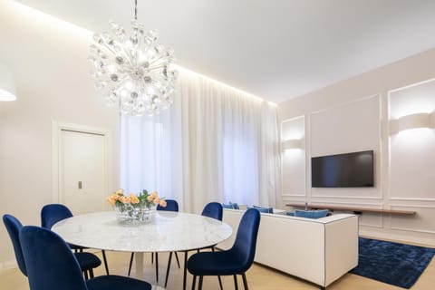 TV and multimedia, Living room, Seating area, Dining area