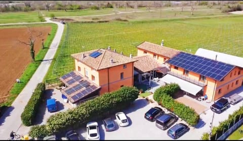 Property building, Neighbourhood, Natural landscape, Bird's eye view, Location, Parking