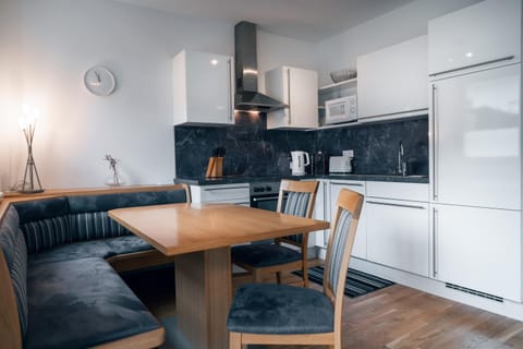 Kitchen or kitchenette, Seating area, Dining area