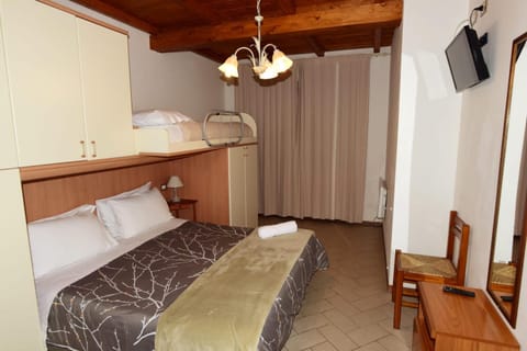 CASA MAIRA IN CENTRO A SATURNIA House in Saturnia