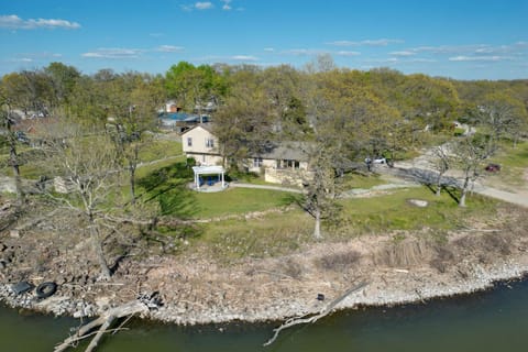 Lakefront Home with Shared Boat Ramp in Grove! House in Ozark Mountains