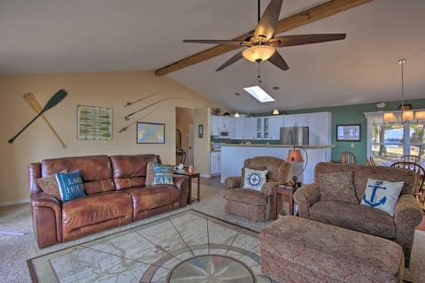 Lakefront Home with Shared Boat Ramp in Grove! House in Ozark Mountains